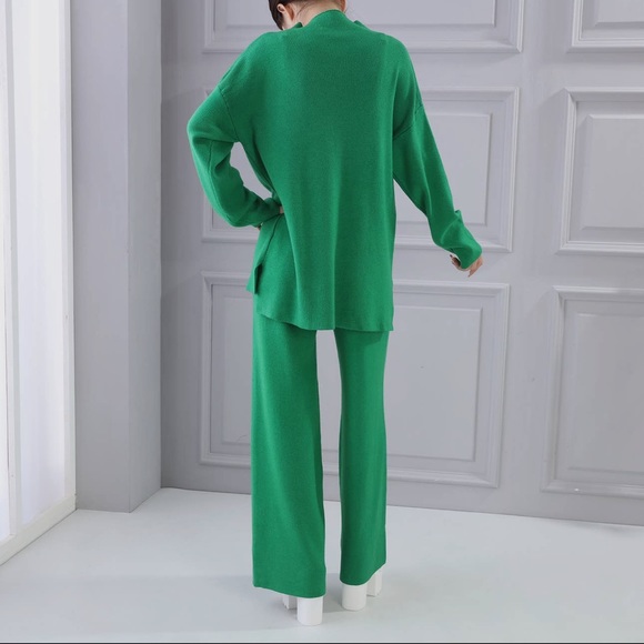 11 MADE IN EUROPE KNIT SWEATER AND PANT SET - Picture 4 of 5